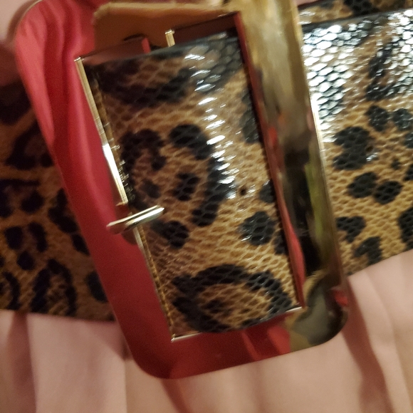 Wide cougar faux leather belt Amp up outfit - Picture 3 of 4